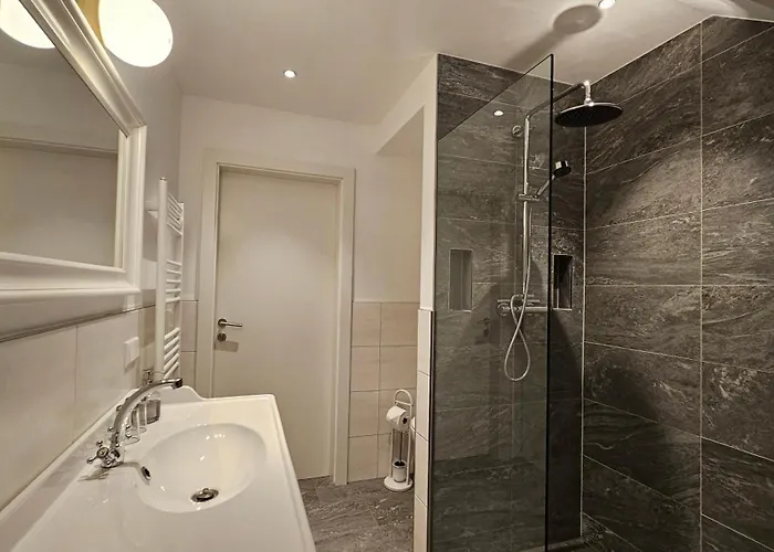 Schweizer Hof * タムスヴェーク